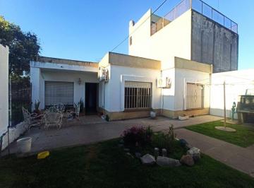 Casa · 147m² · 4 Ambientes · 3 Cocheras · Venta Casa 4 Amb Moreno Centro Apto Credito