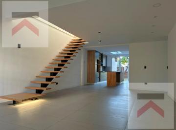 Casa · 188m² · 4 Ambientes · 1 Cochera · Casa Totalmente Actualizada, con 3 Dorm. y Jardín en Martinez!