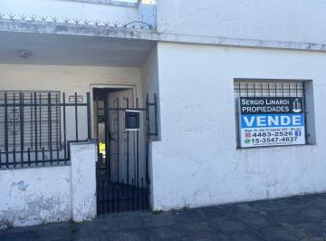 Casa · 70m² · 3 Ambientes · 2 Cocheras · Casa de 3 Ambientes a Reciclar con Entrada de Auto en Moron Sur