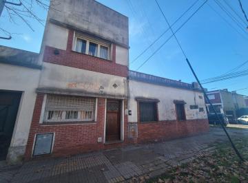 Casa de 6 ambientes, Lomas de Zamora · Esquina en Excelente Ubicacion
