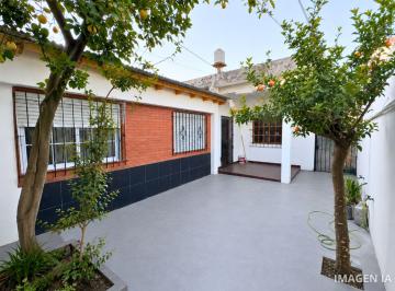 Casa · 125m² · 5 Ambientes · Venta Casa 5 Ambientes Remedios de Escalada Lanus