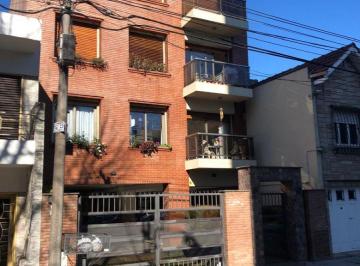 Departamento de 3 ambientes, Morón · Impecable Semi Piso 3 Amb con Cochera/baulera