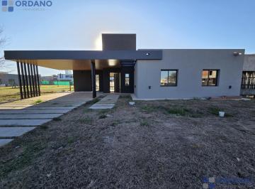 Casa · 194m² · 5 Ambientes · 2 Cocheras · Casa en Siete Soles