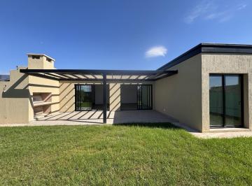 Casa · 140m² · 4 Ambientes · 2 Cocheras · Casa en Venta a Estrenar 3 Dorm.