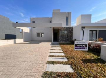 Casa de 5 ambientes, Córdoba · Casa Apta Credito Docta 3 Dorm. 3 Baños, Escritorio, Cochera Doble, Hermosa!
