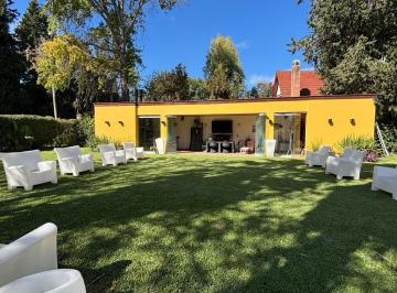 Casa · 300m² · 5 Ambientes · 2 Cocheras · Venta Casa Barrio El Trebol 1467 m² 5 Dorm 3 Baños Quincho Piscina