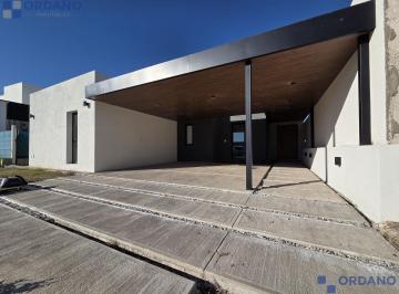 Casa · 135m² · 4 Ambientes · 2 Cocheras · Casa en Siete Soles