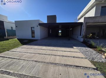 Casa · 135m² · 4 Ambientes · 2 Cocheras · Casa en Siete Soles
