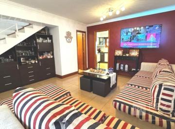 Casa · 122m² · 4 Ambientes · 2 Cocheras · Chalet en Venta. Zona Parque Luro. 3 Dorm.. Garage Doble. Jardin con Parrilla