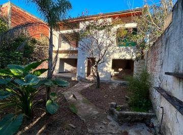Casa de 4 ambientes, Esteban Echeverría · Dos Viviendas Sobre Gran Lote