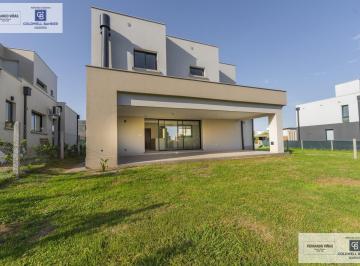 Casa · 470m² · 4 Ambientes · 2 Cocheras · Casa a Estrenar en Barrio Privado Alto Verde 3