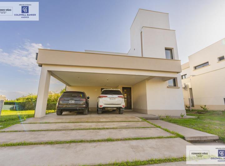 Casa · 470m² · 4 Ambientes · 2 Cocheras
