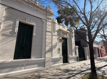 Casa · 593m² · 5 Dormitorios · 1 Cochera · Casa en Esperanza - Alberdi 1753