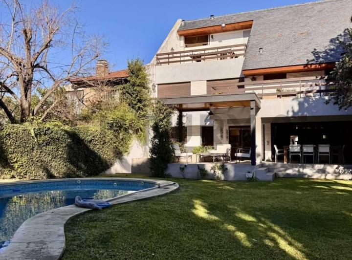 Casa · 409m² · 6 Ambientes · 2 Cocheras