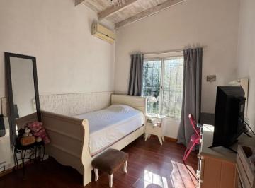 Casa · 220m² · 5 Dormitorios · 2 Cocheras · Casa en Venta en 9 E/ 502 y 503, Villa Castells