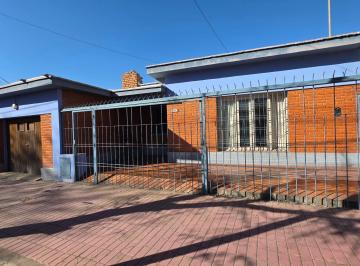 Casa · 90m² · 4 Ambientes · 1 Cochera · Alquiler Casa Dorrego - Cerca de La Paloma - 2 Dorm. - Cochera - Patio