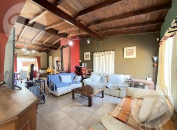 Casa · 220m² · 5 Ambientes · 2 Cocheras · Casa Familiar de 3 Dorm. con Cocina, Piscina, Galería y Gran Parque | Noseda 2425 I San Pedro