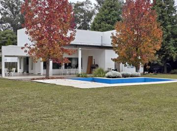 Casa · 200m² · 4 Ambientes · 3 Cocheras · Exc Casa 3 Dorm Vta Pileta/gal/jardin/suite B° Los Olmos