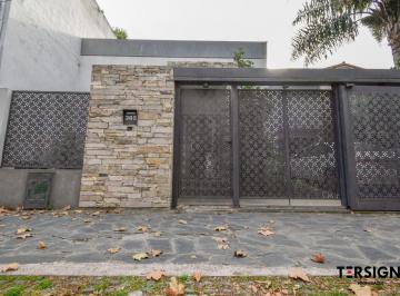 Casa · 160m² · 4 Ambientes · 2 Cocheras · Moderna Casa de 4 Ambientes en Lomas de Zamora