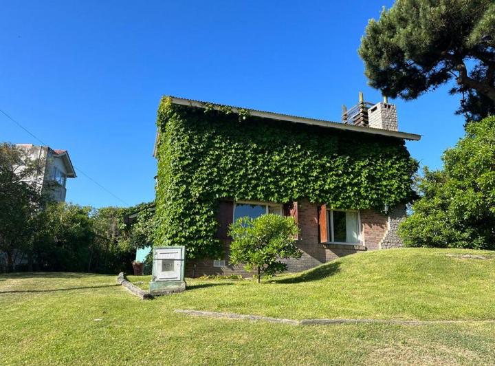 Casa · 80m² · 2 Ambientes · 1 Cochera