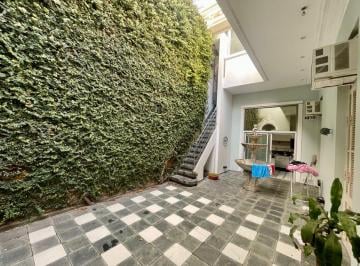 Casa de 5 ambientes, Flores · Excelente Casa de Dos Plantas con 5 Ambientes.