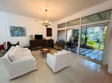 Casa · 211m² · 4 Ambientes · 1 Cochera · Venta Casa, Centro de Mercedes B.