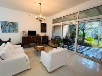Casa · 211m² · 4 Ambientes · 1 Cochera · Venta Casa, Centro de Mercedes B.