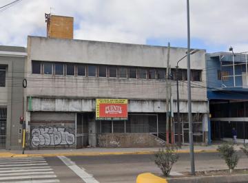Bodega-Galpón · 1328m² · 8 Ambientes · Edificio Comercial en Venta – Excelente Conectividad