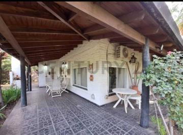 Casa · 100m² · 4 Ambientes · Importante Casa Sobre Lote de 600 m²