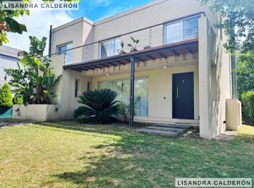 Casa · 242m² · 4 Ambientes · Oportunidad Casa en Venta 3 Dorm. Lote en Esquina en Sauces Nordelta
