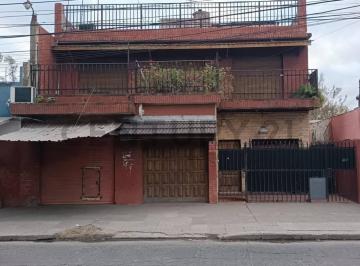 Casa · 230m² · 6 Ambientes · 1 Cochera · Oportunidad de Inversión - Casa de 6 Habientes con Gran Potencial