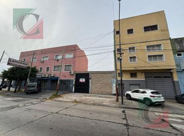 Terreno · 200m² · Casa Chalet 6 Amb S/ Lote Propio + Dto 4 Amb + Oficina con Baño + Cochera Para 12 Autos[ Todo Rubro. Ap