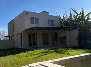 Casa · 130m² · 3 Ambientes · Casa en Funes