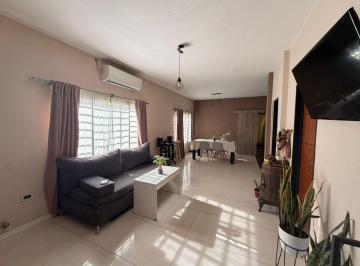 Casa · 130m² · 3 Ambientes · 2 Cocheras · Casa Excelente Estado 3 Ambientes en Banfield