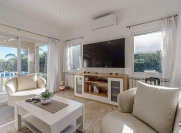 Casa · 152m² · 4 Ambientes · 4 Cocheras · Venta Casa en Lagos de Canning Lote Interno Pileta