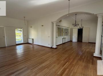Casa · 297m² · 5 Ambientes · 5 Cocheras · Casa Para La Venta de 5 Ambientes en La Delfina