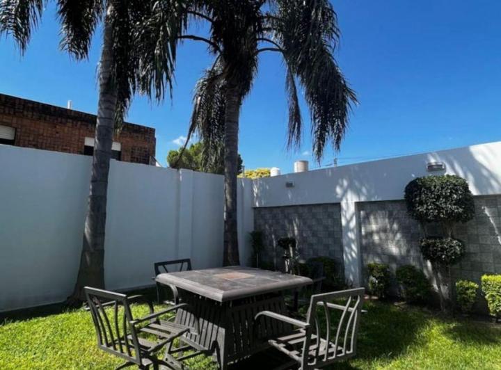 Casa · 100m² · 5 Ambientes · 1 Cochera