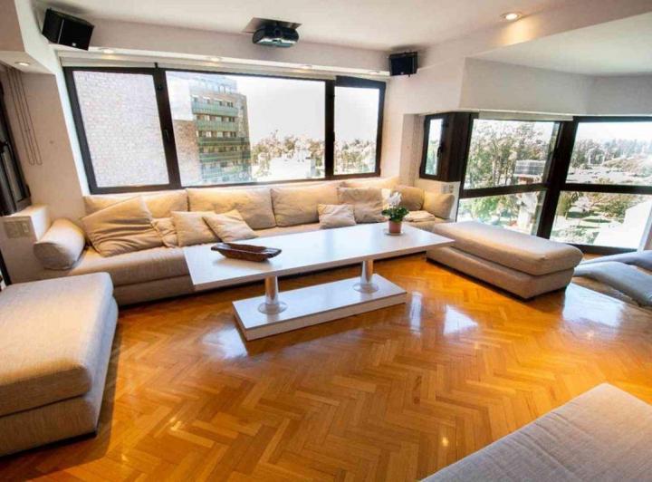 Departamento · 246m² · 6 Ambientes · 1 Cochera
