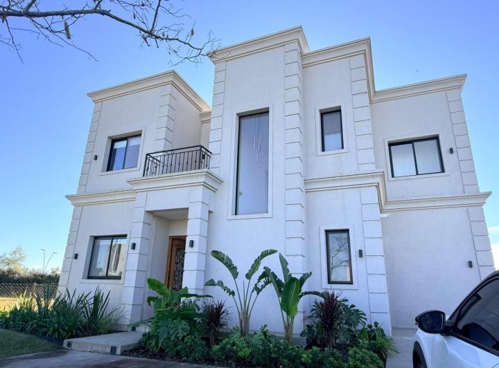 Casa · 220m² · 5 Ambientes · 6 Cocheras