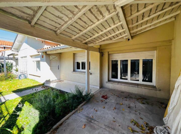 Casa · 128m² · 4 Ambientes · 1 Cochera