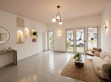 Casa · 250m² · 4 Ambientes · 1 Cochera · Venta Casa 2 Dor, Amplia con Fondo y Terraza