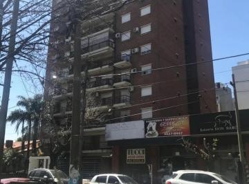 Departamento de 5 ambientes, Morón · Amplio Semipiso 5 Ambientes con Posibilidad de 3 Cocheras.