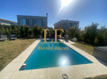 Casa · 270m² · 5 Ambientes · 6 Cocheras · Venta de Casa Puertos del Lago Acacias