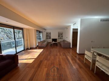 Departamento · 211m² · 5 Ambientes · 1 Cochera · En Venta. Gran Departamento de 5 Ambientes con Dependencia, Patio y Cochera
