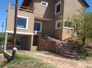 Casa de 6 ambientes, Villa Carlos Paz · Casa en Alquiler Anual – Villa del Lago