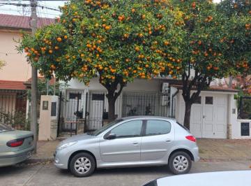 PH de 4 ambientes, Vicente López · Olivos 4 Ambientes con Balcón, Patio y Jardín