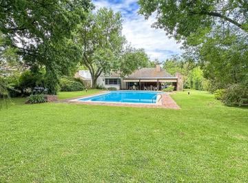 Casa · 193m² · 3 Dormitorios · Casa con Hermoso Lote en Highland Park