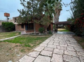 Casa de 5 ambientes, Vistalba · Casa de 1200 m² con 3 Dorm. en Venta en Vistalba