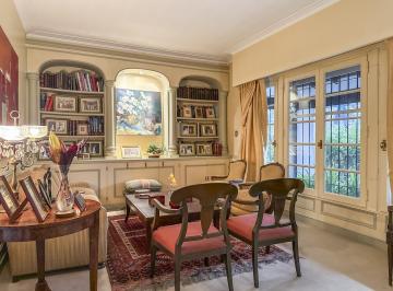 Casa · 480m² · 5 Ambientes · 3 Cocheras · Oportunidad Casa en Venta La Lucila 5 Ambientes. Se Acepta Permuta
