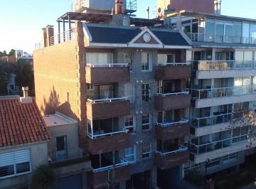 Departamento · 75m² · 4 Ambientes · 1 Cochera · Alquiler de Penthouse en Buceo con Balcón